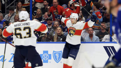 Marchand and Luostarinen team up for the goal