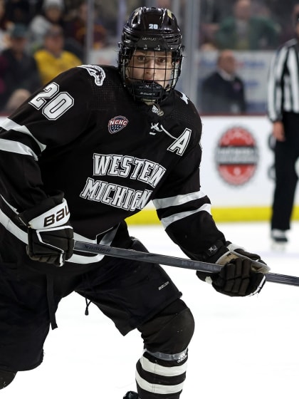 Flyers prospect Alex Bump making all-around impact for Western Michigan