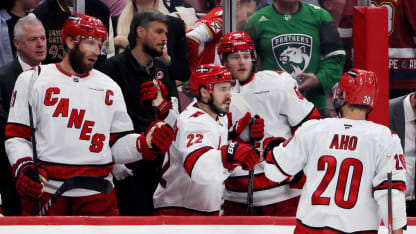 Aho tuplaa Carolinan johdon