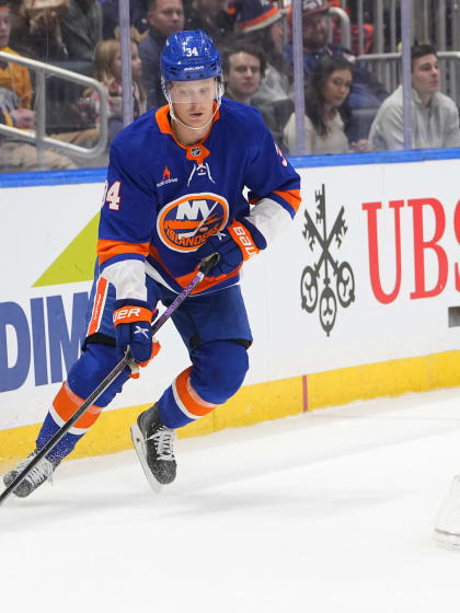 Adam Boqvist förlänger med Islanders