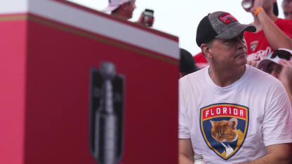 Maurice parade cat T-shirt