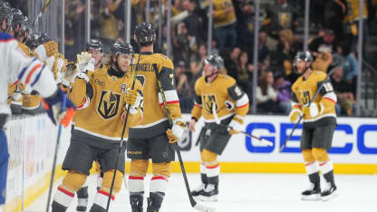 Karlsson styr in pucken