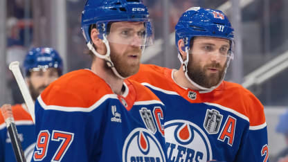 El entrenador de los Edmonton Oilers Kris Knoblauch enfrenta decisiones claves para el Juego 4 de la Final de la Stanley Cup