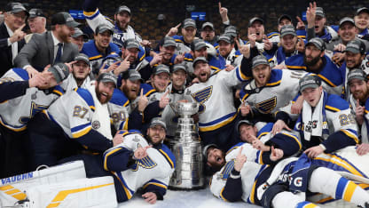 12 juin Les Blues gagnent la Coupe Stanley pour la première fois