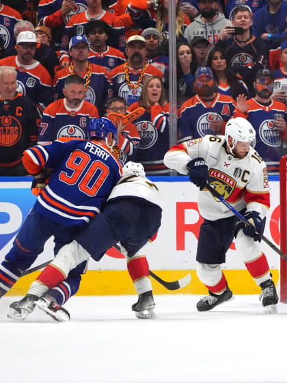 Der Platz vor dem Tor ist stets hart umkaempft