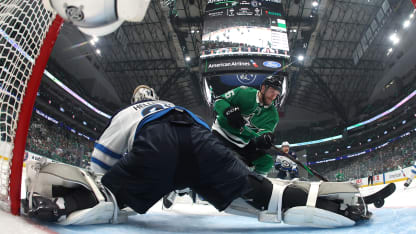 Hellebuyck robs Rantanen