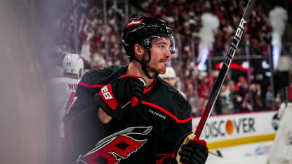 Svechnikov tacks on an empty-netter