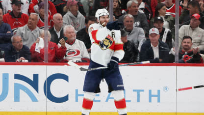 Tkachuk cuts Hurricanes' lead in half with PPG