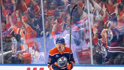 Kapanen kuskaa kiekon tyhjiin