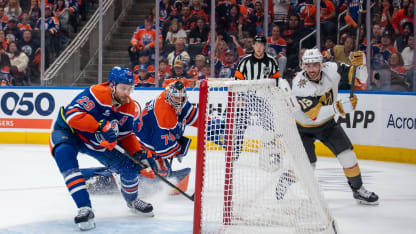 Smith beats the buzzer for lead