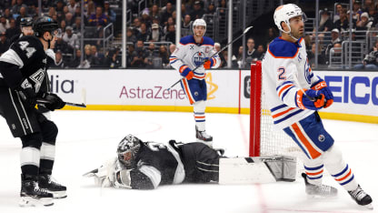 Kuemper flashes glove