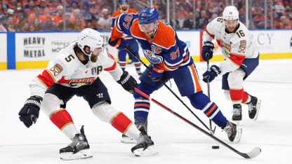 Connor McDavid assist on Game 2 goal by Leon Draisaitl what sets Oilers captain apart