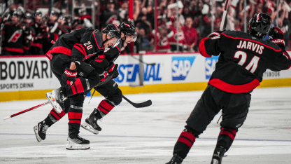 Carolina Hurricanes Hurricanes dig out of early hole to win Game 5, advance